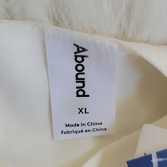 Abound Swing Neck V - Camisole in Ivory - Picture 4 of 10